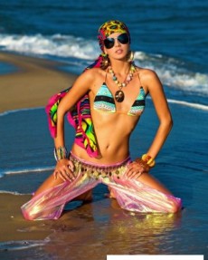 Голые на пляже - Сексуальная буддистка на пляже