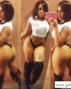 Голые негритянки - Раздетая негритянка с пышной задницей