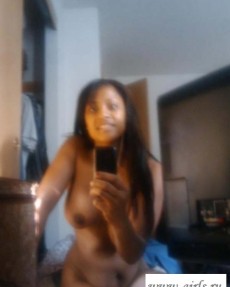 Голые негритянки - Студентки негритянки фоткают сиськи