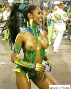Голые бразильянки - Сексуальные красавицы на бразильских карнавалах