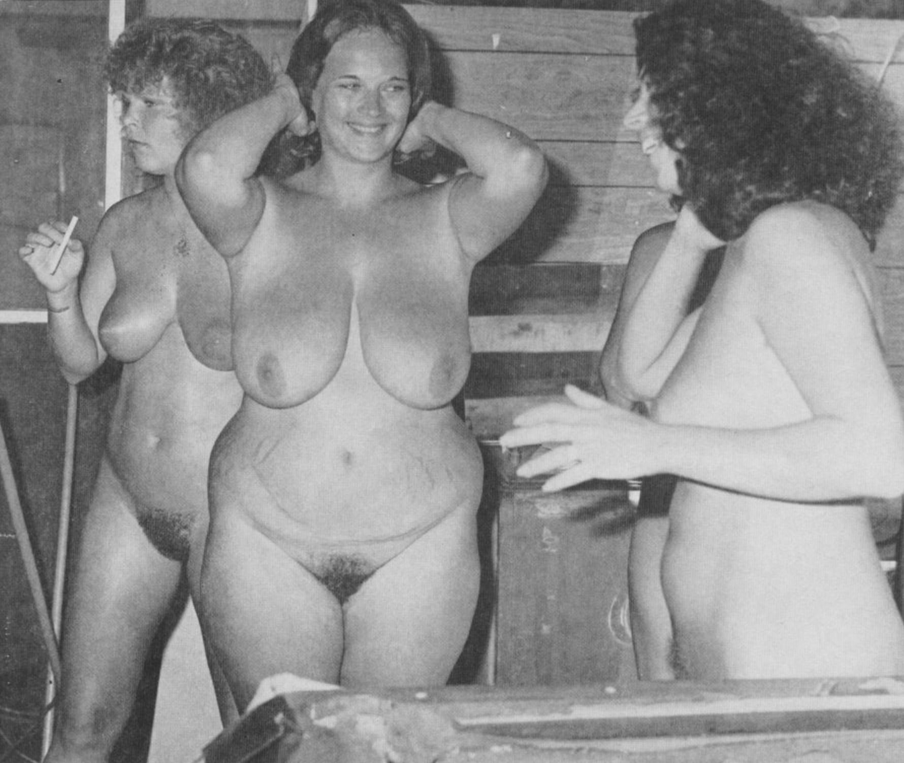 Голые зрелые женщины в бане (114 photo)