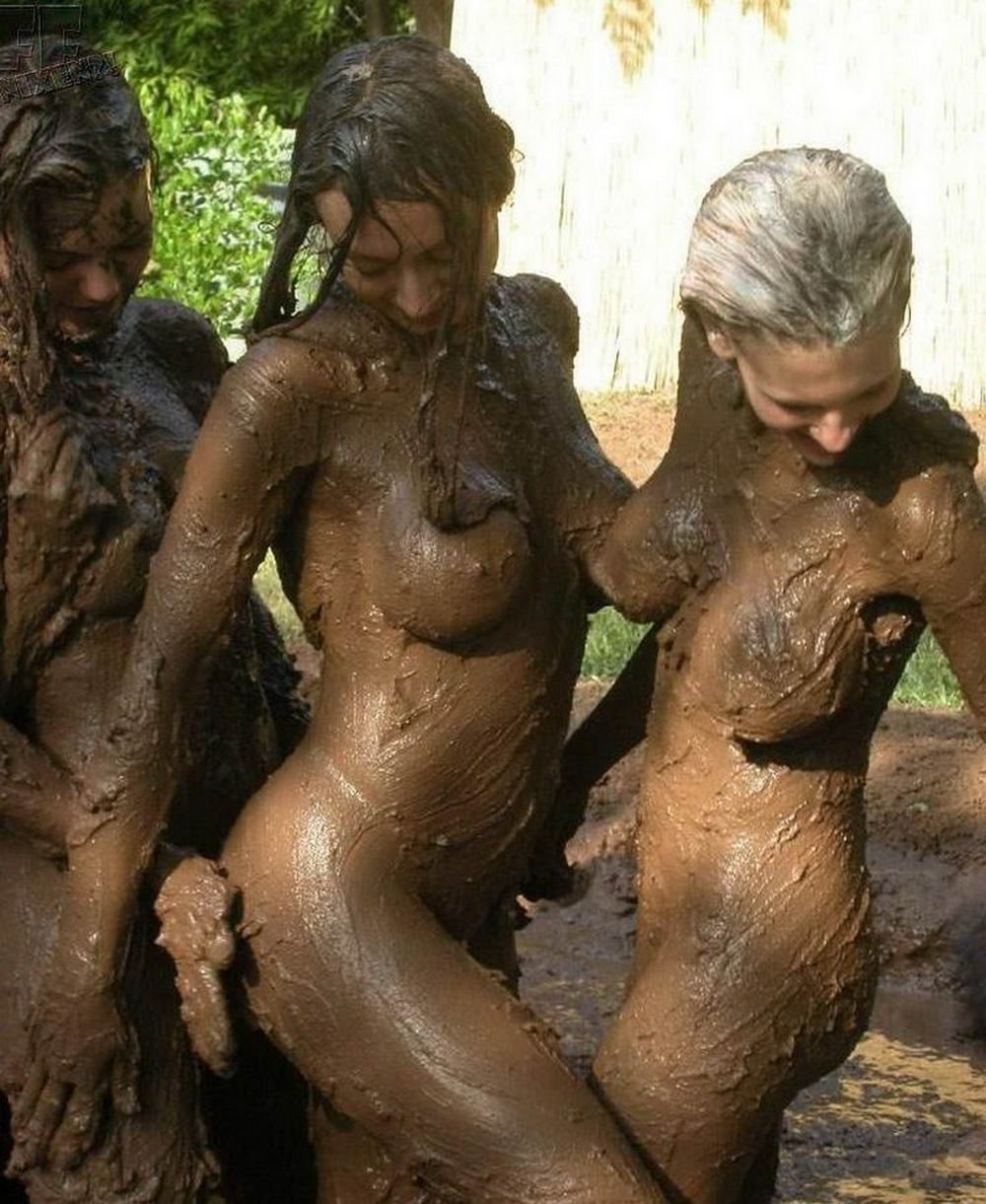 борьба голых женщин в грязи