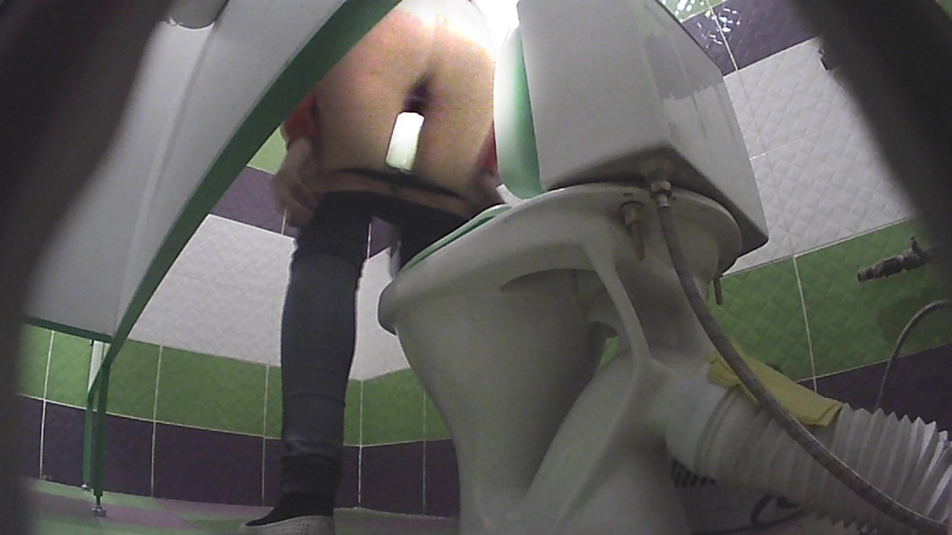порно в кабинках туалетов фото 28