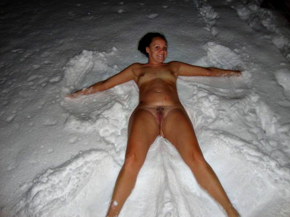 фото женщины купаются голые в проруби