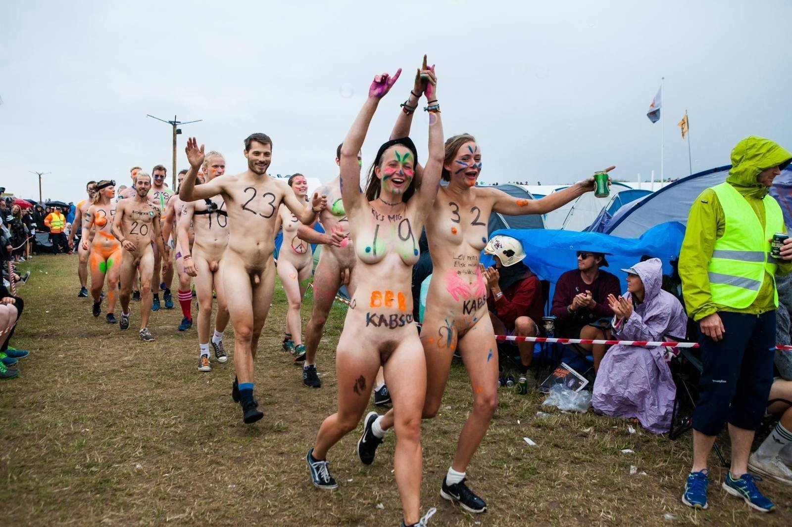 фестивали с голыми девками фото 28