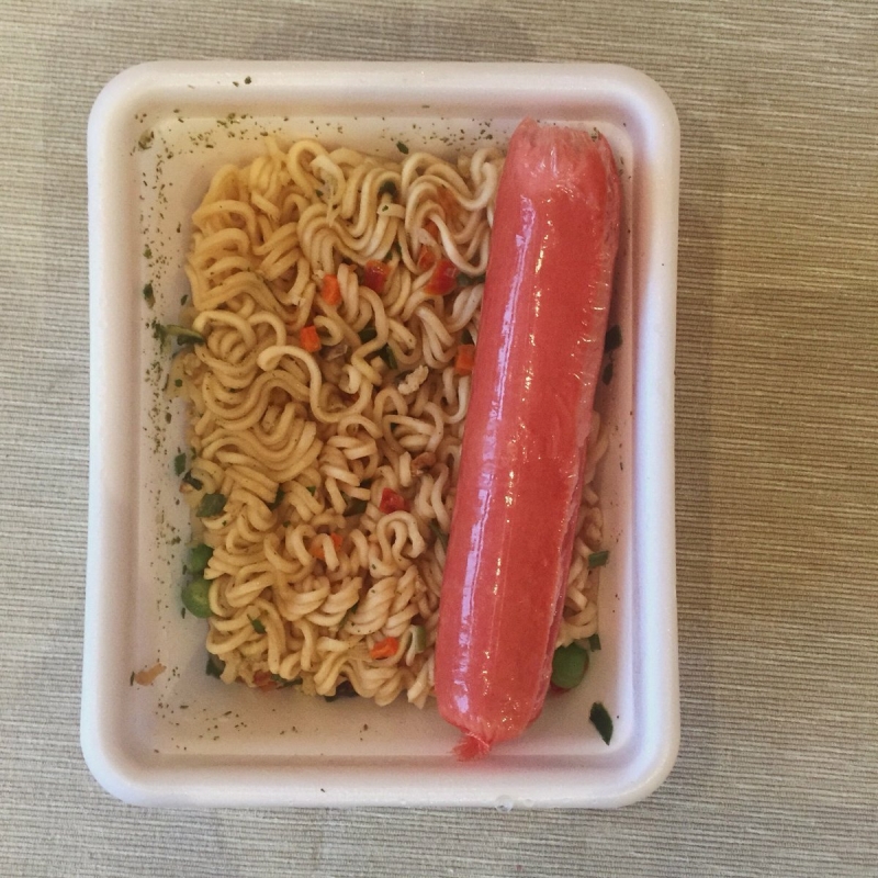 Роллтон с сосисками