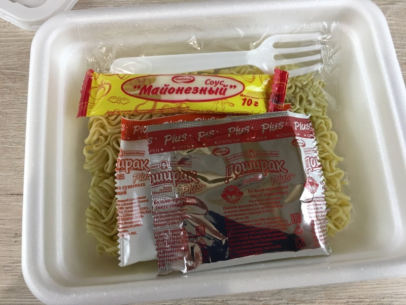 Доширак с майонезным соусом