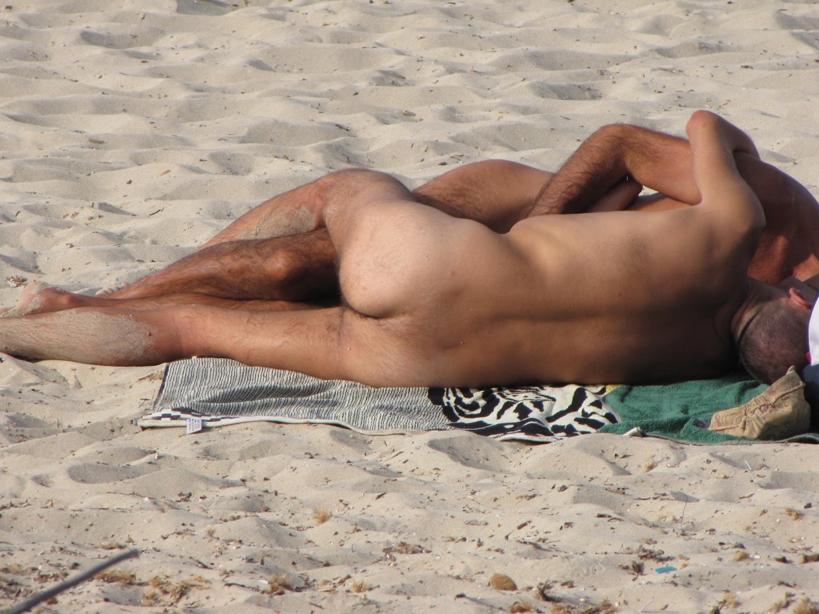 фото мужчин на голом пляже фото 62