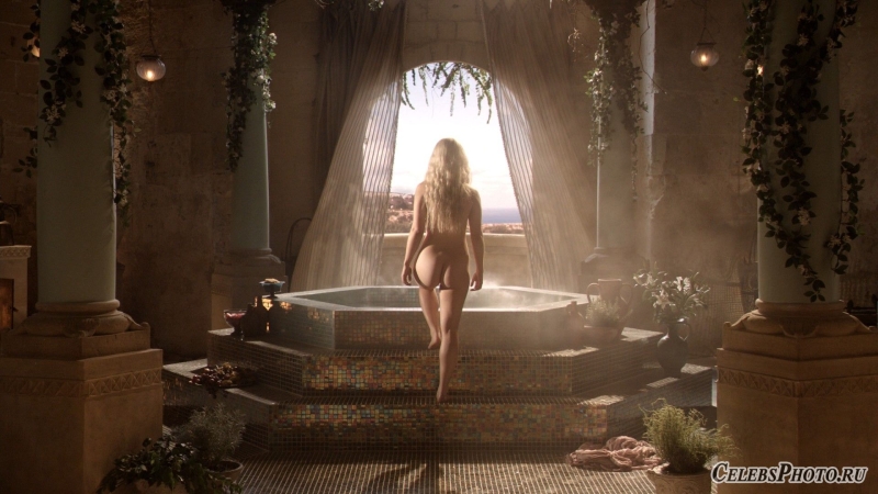 Эмилия Кларк Дейенерис nude