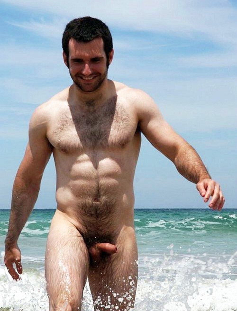 Обнаженный парень на пляже (60 фото)
