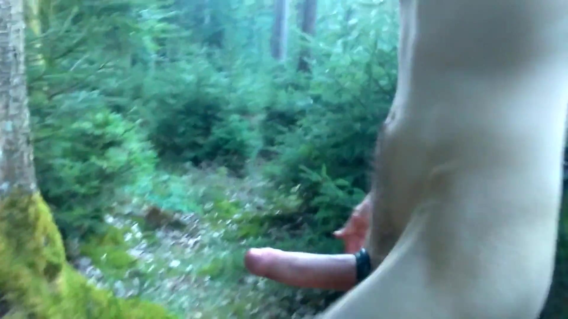 парень геи дрочит в лесу фото 12