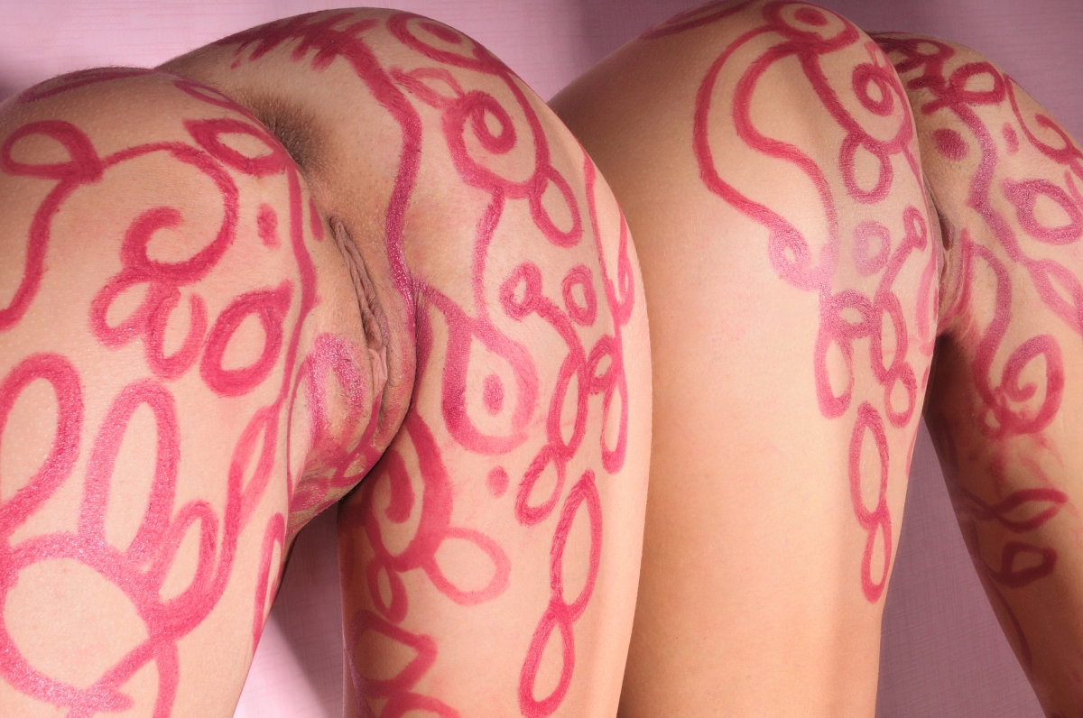 Несса Девилдің қатысуымен онлайн порно