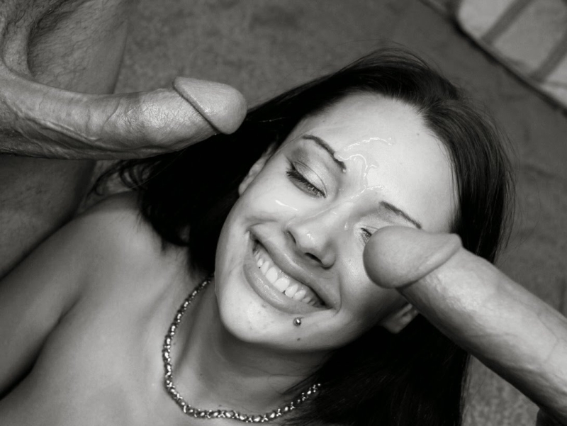 Хуй возле лица девушки